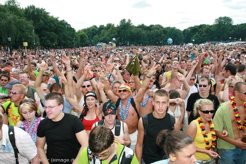 Loveparade 2006 Love is Back in Berlin Part 1 am 15.07.2006 - img_3521.jpg - eimage.de - Event Fotos 