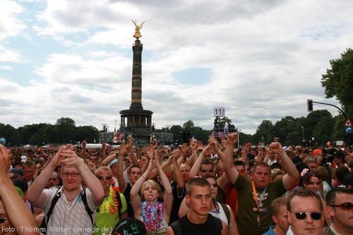 Loveparade 2006 Love is Back in Berlin Part 1 am 15.07.2006 - img_3528.jpg - eimage.de - Event Fotos 