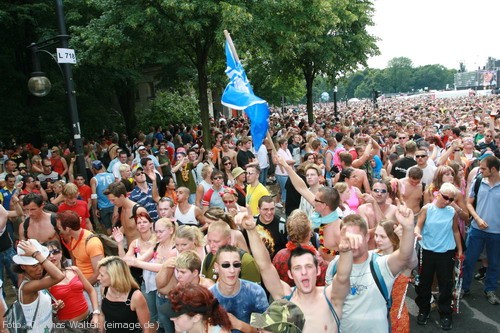 Loveparade 2006 Love is Back in Berlin Part 1 am 15.07.2006 - img_3532.jpg - eimage.de - Event Fotos 