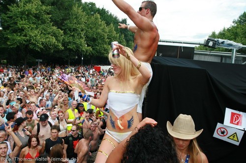 Loveparade 2006 Love is Back in Berlin Part 1 am 15.07.2006 - img_3542.jpg - eimage.de - Event Fotos 