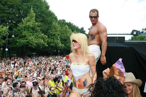 Loveparade 2006 Love is Back in Berlin Part 1 am 15.07.2006 - img_3543.jpg - eimage.de - Event Fotos 