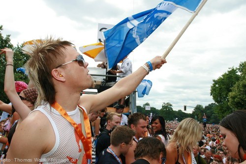 Loveparade 2006 Love is Back in Berlin Part 1 am 15.07.2006 - img_3544.jpg - eimage.de - Event Fotos 