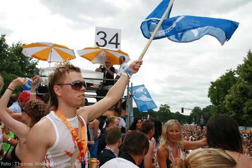 Loveparade 2006 Love is Back in Berlin Part 1 am 15.07.2006 - img_3545.jpg - eimage.de - Event Fotos 