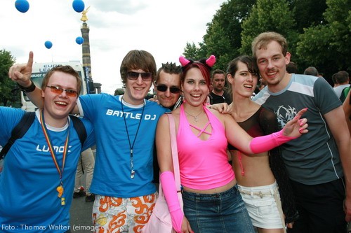 Loveparade 2006 Love is Back in Berlin Part 1 am 15.07.2006 - img_3592.jpg - eimage.de - Event Fotos 