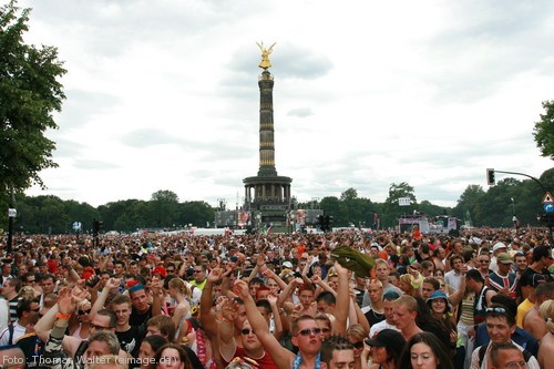 Loveparade 2006 Love is Back in Berlin Part 1 am 15.07.2006 - img_3596.jpg - eimage.de - Event Fotos 