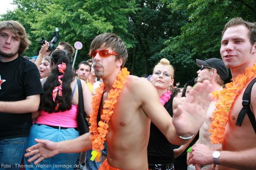 Loveparade 2006 Love is Back in Berlin Part 1 am 15.07.2006 - img_3598.jpg - eimage.de - Event Fotos 