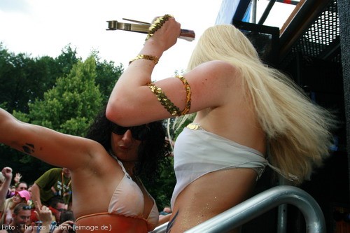 Loveparade 2006 Love is Back in Berlin Part 1 am 15.07.2006 - img_3620.jpg - eimage.de - Event Fotos 