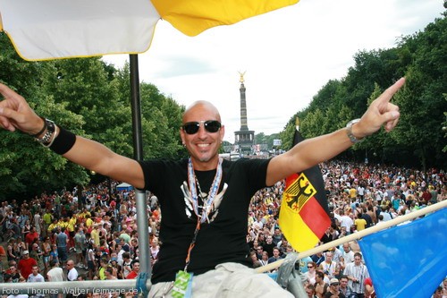 Loveparade 2006 Love is Back in Berlin Part 1 am 15.07.2006 - img_3656.jpg - eimage.de - Event Fotos 
