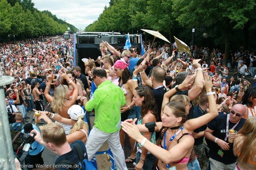 Loveparade 2006 Love is Back in Berlin Part 1 am 15.07.2006 - img_3682.jpg - eimage.de - Event Fotos 