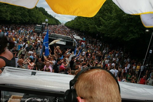 Loveparade 2006 Love is Back in Berlin Part 1 am 15.07.2006 - img_3688.jpg - eimage.de - Event Fotos 