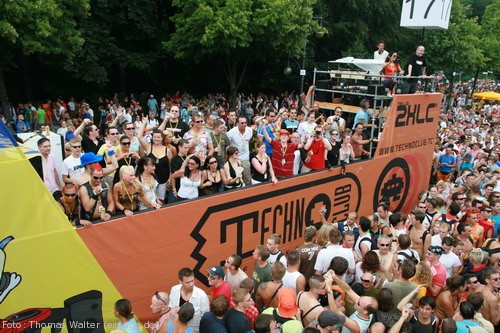 Loveparade 2006 Love is Back in Berlin Part 1 am 15.07.2006 - img_3725.jpg - eimage.de - Event Fotos 