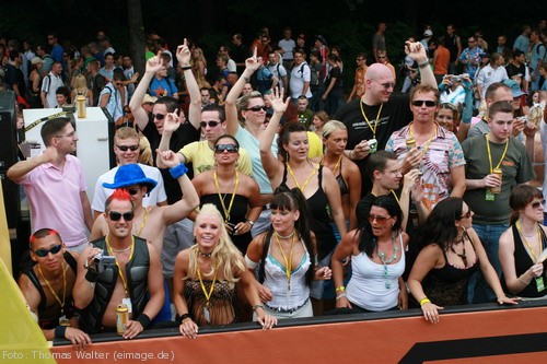 Loveparade 2006 Love is Back in Berlin Part 1 am 15.07.2006 - img_3727.jpg - eimage.de - Event Fotos 