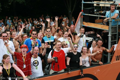 Loveparade 2006 Love is Back in Berlin Part 1 am 15.07.2006 - img_3730.jpg - eimage.de - Event Fotos 