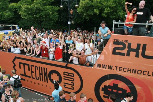 Loveparade 2006 Love is Back in Berlin Part 1 am 15.07.2006 - img_3733.jpg - eimage.de - Event Fotos 