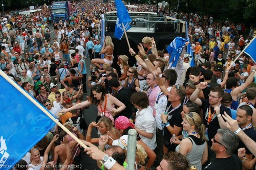 Loveparade 2006 Love is Back in Berlin Part 1 am 15.07.2006 - img_3744.jpg - eimage.de - Event Fotos 