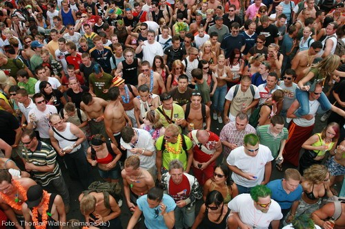 Loveparade 2006 Love is Back in Berlin Part 1 am 15.07.2006 - img_3752.jpg - eimage.de - Event Fotos 