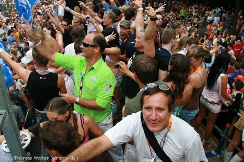 Loveparade 2006 Love is Back in Berlin Part 1 am 15.07.2006 - img_3758.jpg - eimage.de - Event Fotos 