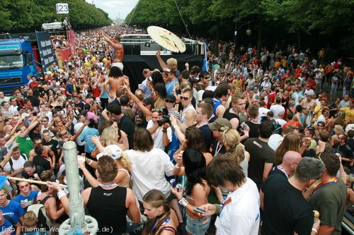 Loveparade 2006 Love is Back in Berlin Part 1 am 15.07.2006 - img_3768.jpg - eimage.de - Event Fotos 