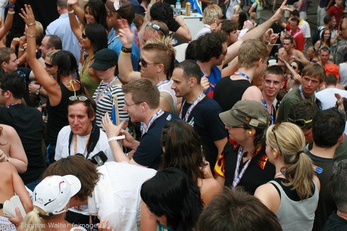 Loveparade 2006 Love is Back in Berlin Part 1 am 15.07.2006 - img_3770.jpg - eimage.de - Event Fotos 