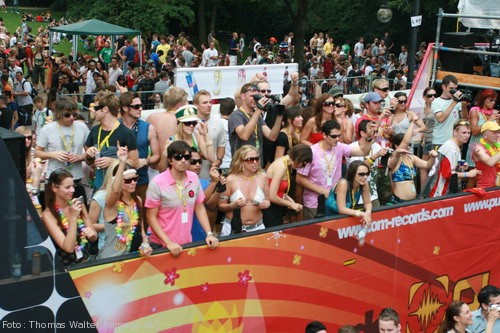 Loveparade 2006 Love is Back in Berlin Part 1 am 15.07.2006 - img_3772.jpg - eimage.de - Event Fotos 