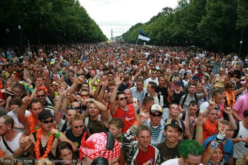Loveparade 2006 Love is Back in Berlin Part 1 am 15.07.2006 - img_3780.jpg - eimage.de - Event Fotos 