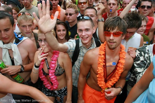 Loveparade 2006 Love is Back in Berlin Part 1 am 15.07.2006 - img_3781.jpg - eimage.de - Event Fotos 