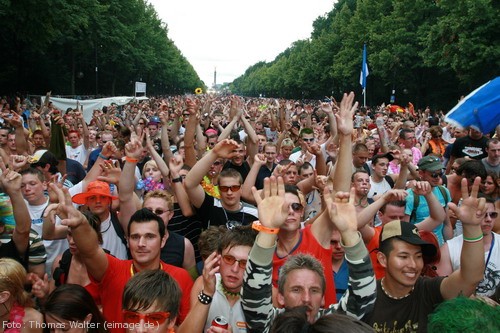 Loveparade 2006 Love is Back in Berlin Part 1 am 15.07.2006 - img_3782.jpg - eimage.de - Event Fotos 