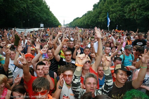 Loveparade 2006 Love is Back in Berlin Part 1 am 15.07.2006 - img_3783.jpg - eimage.de - Event Fotos 