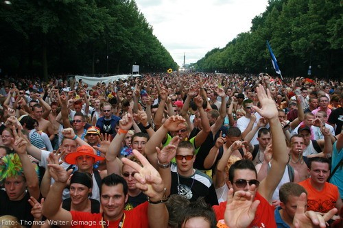 Loveparade 2006 Love is Back in Berlin Part 1 am 15.07.2006 - img_3785.jpg - eimage.de - Event Fotos 