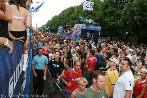 Loveparade 2006 Love is Back in Berlin Part 1 am 15.07.2006 - img_3804.jpg - eimage.de - Event Fotos 