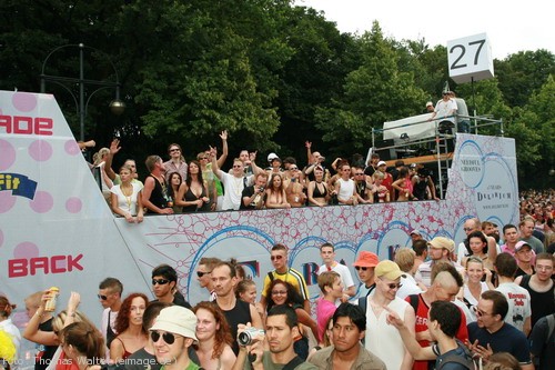 Loveparade 2006 Love is Back in Berlin Part 1 am 15.07.2006 - img_3812.jpg - eimage.de - Event Fotos 