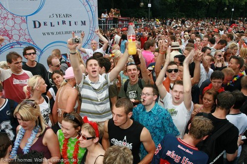 Loveparade 2006 Love is Back in Berlin Part 1 am 15.07.2006 - img_3813.jpg - eimage.de - Event Fotos 