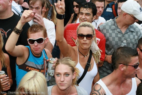 Loveparade 2006 Love is Back in Berlin Part 1 am 15.07.2006 - img_3815.jpg - eimage.de - Event Fotos 
