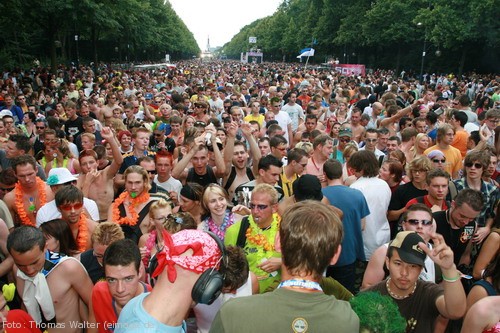 Loveparade 2006 Love is Back in Berlin Part 1 am 15.07.2006 - img_3828.jpg - eimage.de - Event Fotos 