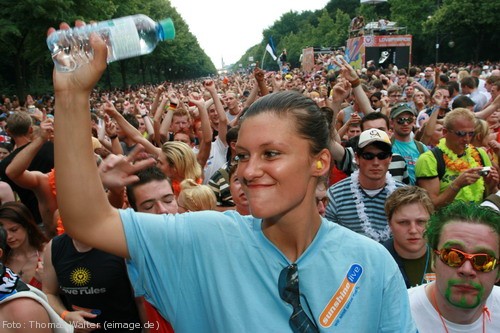 Loveparade 2006 Love is Back in Berlin Part 1 am 15.07.2006 - img_3840.jpg - eimage.de - Event Fotos 
