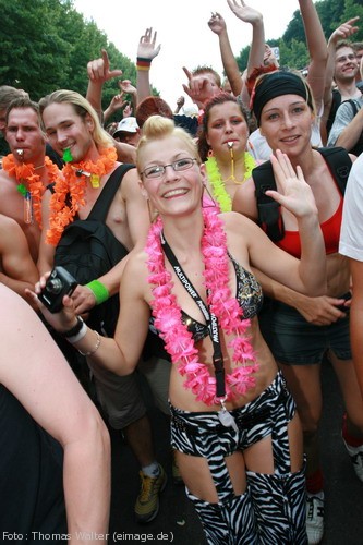 Loveparade 2006 Love is Back in Berlin Part 1 am 15.07.2006 - img_3842.jpg - eimage.de - Event Fotos 