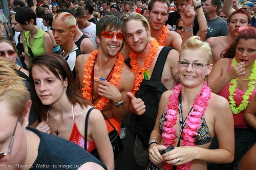 Loveparade 2006 Love is Back in Berlin Part 1 am 15.07.2006 - img_3844.jpg - eimage.de - Event Fotos 