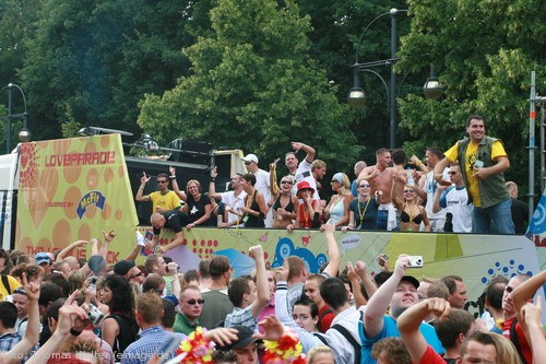 Loveparade 2006 Love is Back in Berlin Part 1 am 15.07.2006 - img_3846.jpg - eimage.de - Event Fotos 