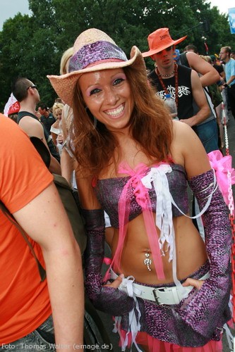 Loveparade 2006 Love is Back in Berlin Part 1 am 15.07.2006 - img_3852.jpg - eimage.de - Event Fotos 