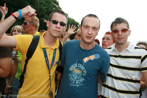 Loveparade 2006 Love is Back in Berlin Part 1 am 15.07.2006 - img_3878.jpg - eimage.de - Event Fotos 