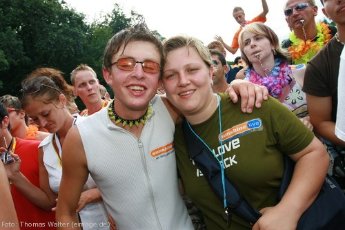 Loveparade 2006 Love is Back in Berlin Part 1 am 15.07.2006 - img_3881.jpg - eimage.de - Event Fotos 