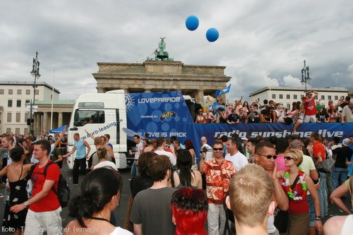 Loveparade 2006 Love is Back in Berlin Part 1 am 15.07.2006 - img_3910.jpg - eimage.de - Event Fotos 