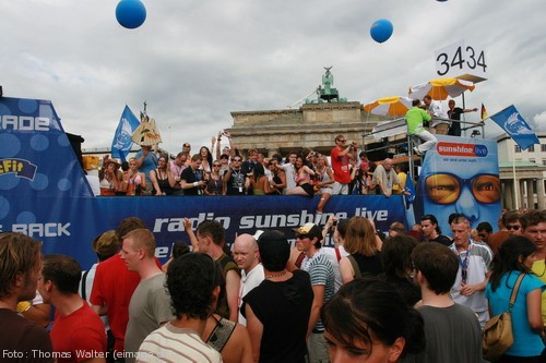 Loveparade 2006 Love is Back in Berlin Part 1 am 15.07.2006 - img_3915.jpg - eimage.de - Event Fotos 