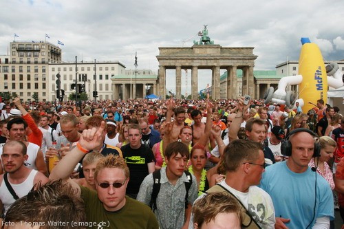 Loveparade 2006 Love is Back in Berlin Part 1 am 15.07.2006 - img_3919.jpg - eimage.de - Event Fotos 