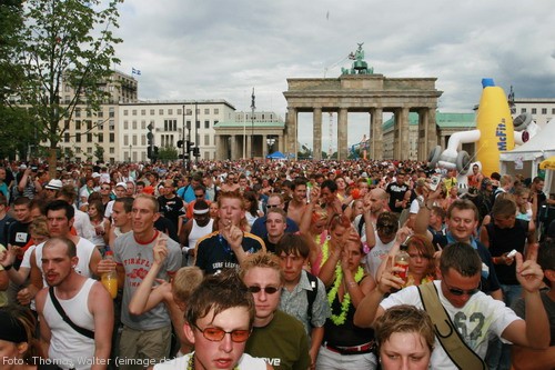 Loveparade 2006 Love is Back in Berlin Part 1 am 15.07.2006 - img_3920.jpg - eimage.de - Event Fotos 