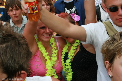 Loveparade 2006 Love is Back in Berlin Part 1 am 15.07.2006 - img_3922.jpg - eimage.de - Event Fotos 