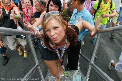 Loveparade 2006 Love is Back in Berlin Part 1 am 15.07.2006 - img_3925.jpg - eimage.de - Event Fotos 