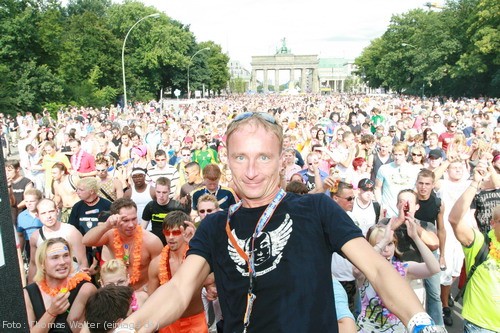 Loveparade 2006 Love is Back in Berlin Part 1 am 15.07.2006 - img_3929.jpg - eimage.de - Event Fotos 