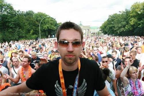 Loveparade 2006 Love is Back in Berlin Part 1 am 15.07.2006 - img_3930.jpg - eimage.de - Event Fotos 