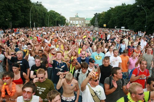 Loveparade 2006 Love is Back in Berlin Part 1 am 15.07.2006 - img_3935.jpg - eimage.de - Event Fotos 